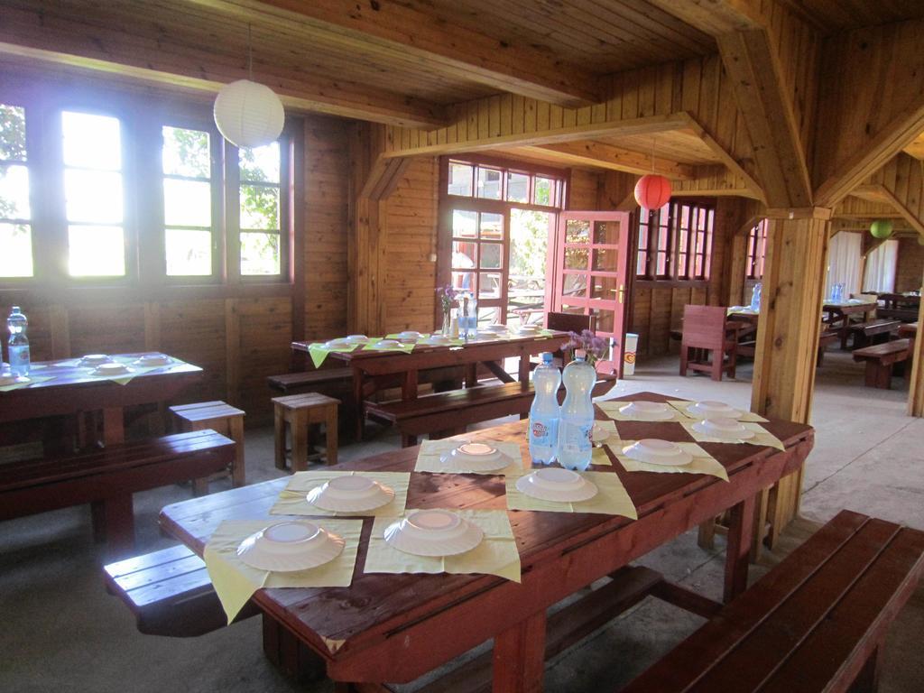 Nyirfaliget Lovaskemping Es Turistahaz Hotel Nyiregyhaza Room photo